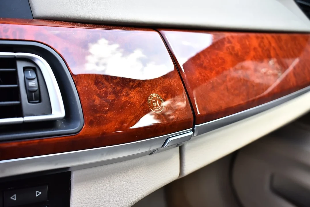 2011 BMW Alpina B7 - Image 29 of 31