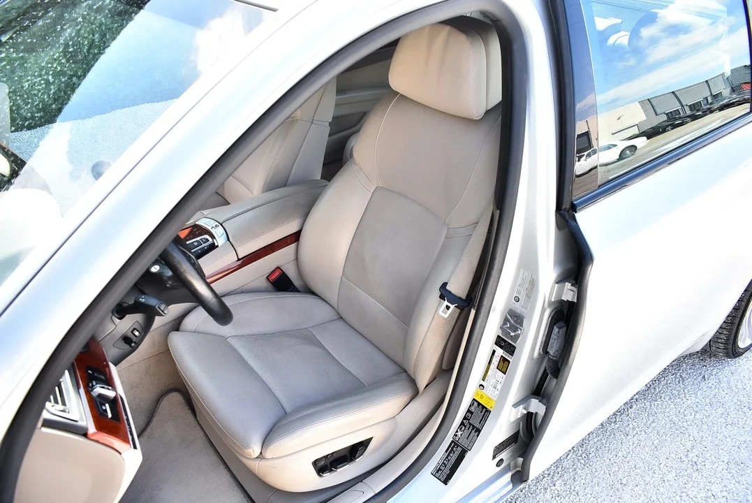 2011 BMW Alpina B7 - Image 30 of 31