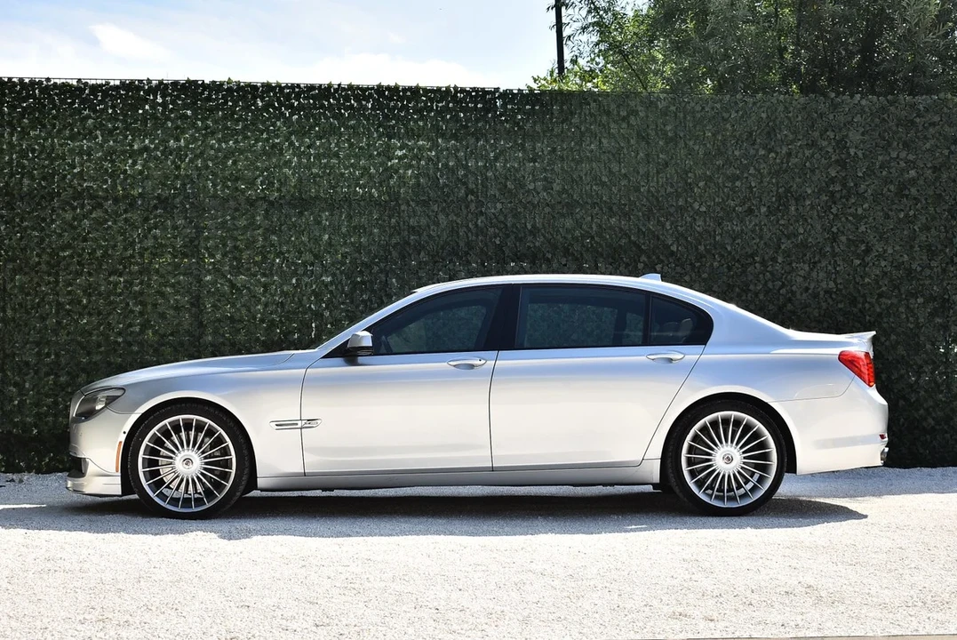 2011 BMW Alpina B7 - Image 17 of 31