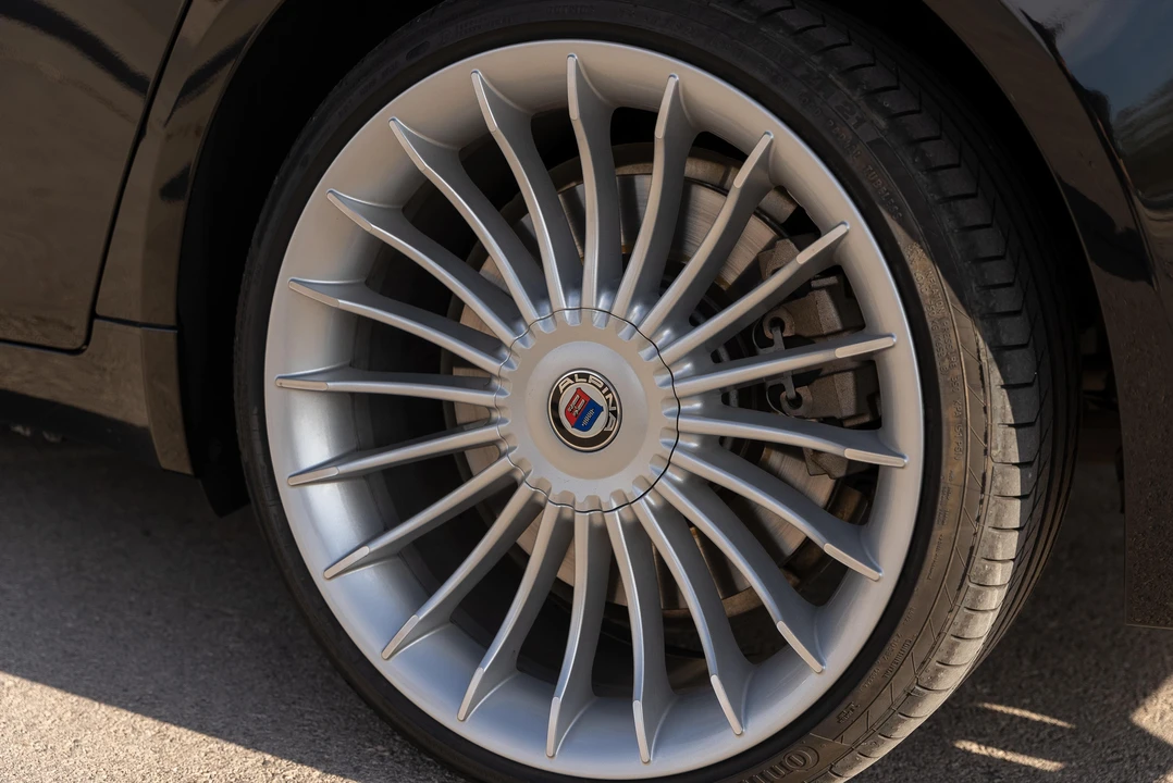 2011 BMW Alpina B7 - Image 19 of 31