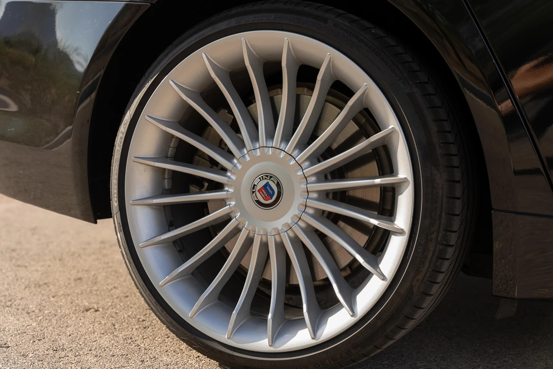 2011 BMW Alpina B7 - Image 20 of 31