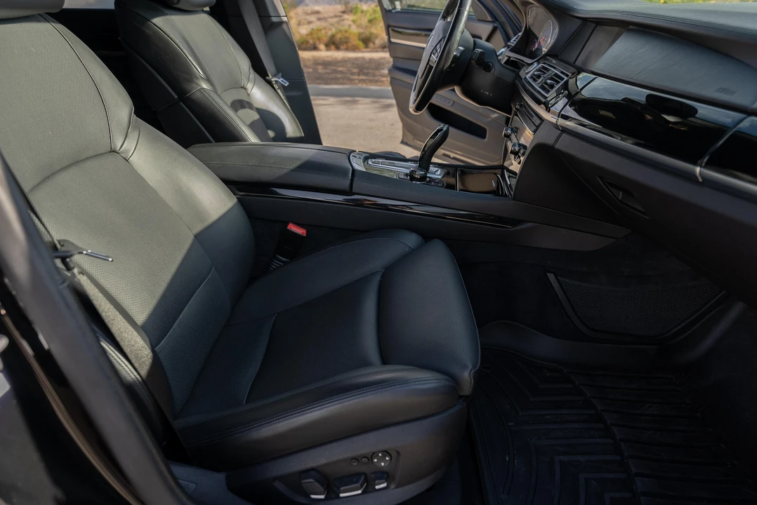 2011 BMW Alpina B7 - Image 29 of 31