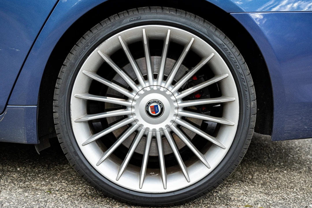 2011 BMW Alpina B7 - Image 23 of 31