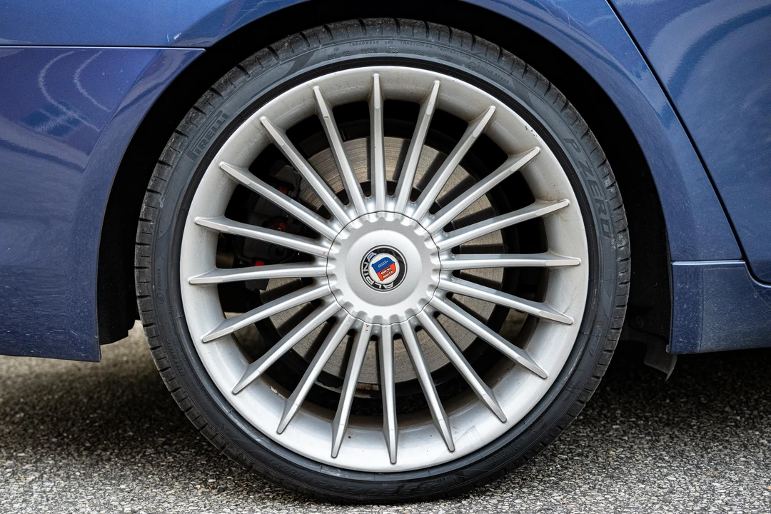 2011 BMW Alpina B7 - Image 24 of 31