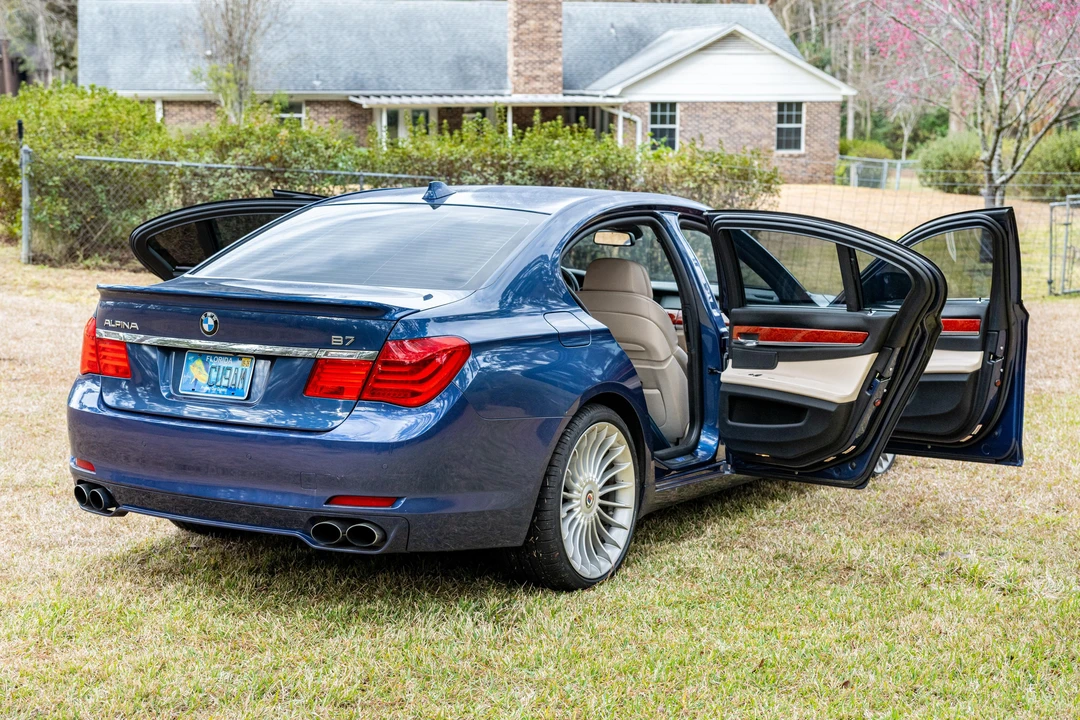 2011 BMW Alpina B7 - Image 15 of 31