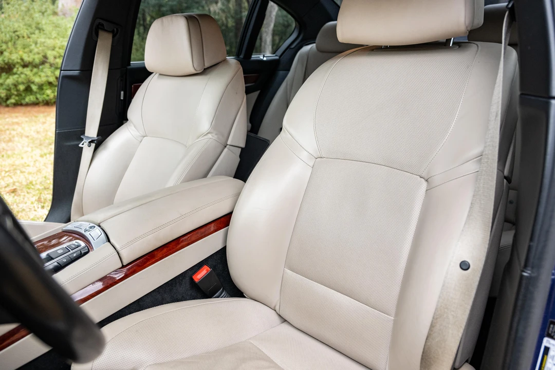 2011 BMW Alpina B7 - Image 30 of 31