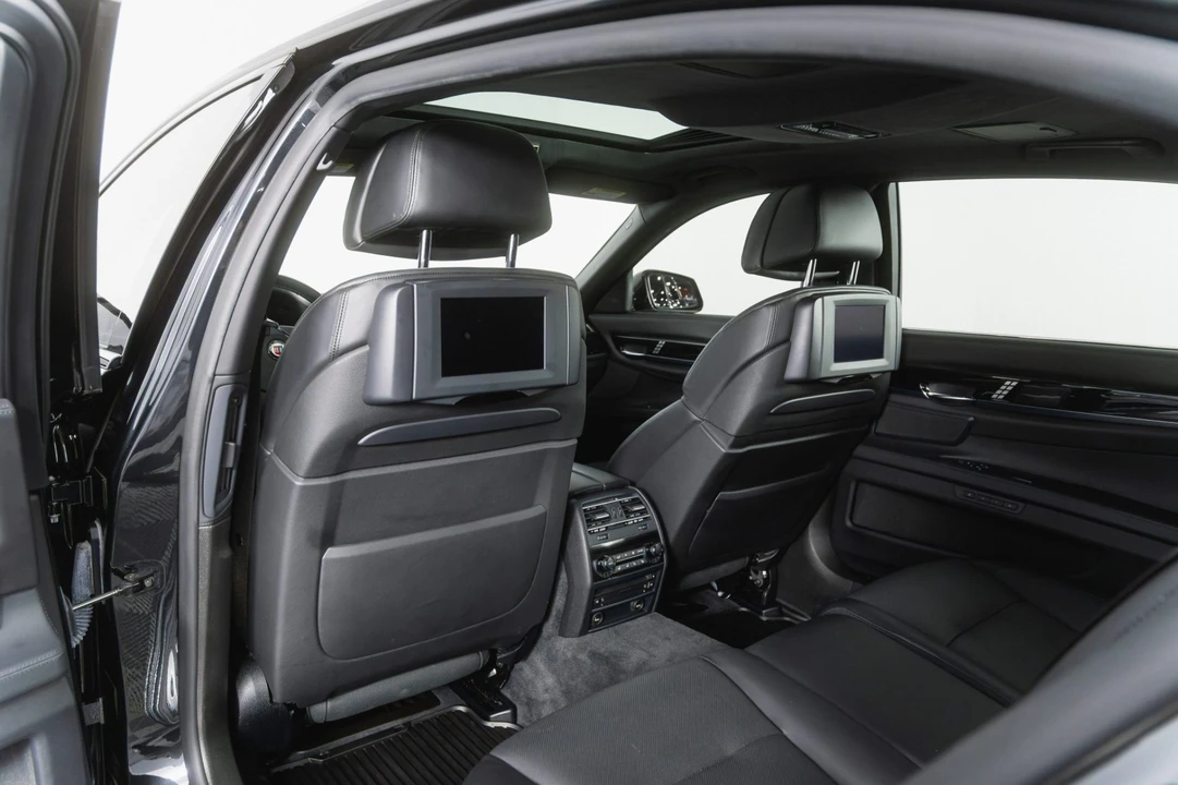 2011 BMW Alpina B7 - Image 5 of 8