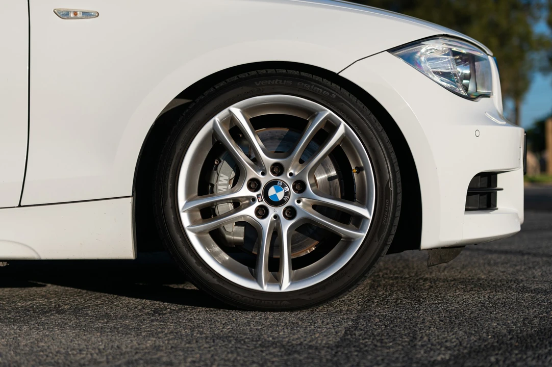 2011 BMW E82 135i & 135is - Image 29 of 31