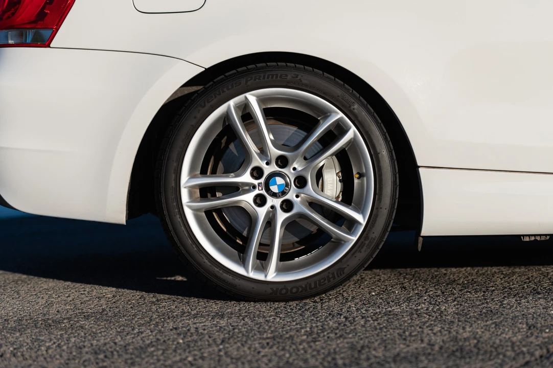 2011 BMW E82 135i & 135is - Image 30 of 31