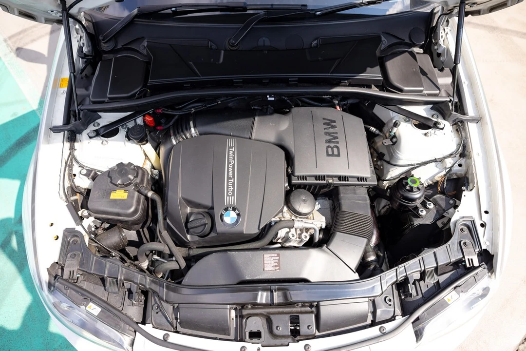 2011 BMW E82 135i & 135is - Image 9 of 30