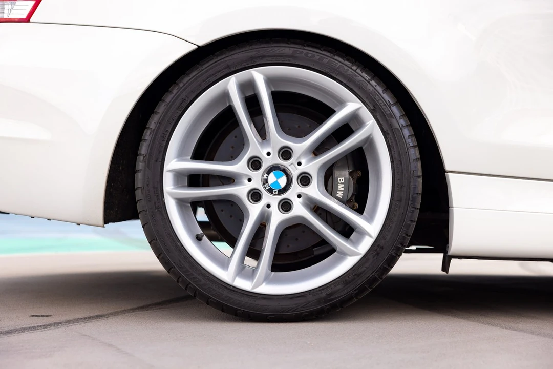2011 BMW E82 135i & 135is - Image 5 of 30