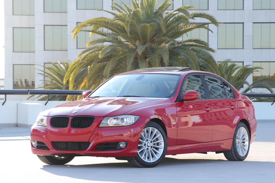 2011 BMW E90 3 Series Sedan - Image 2 of 2