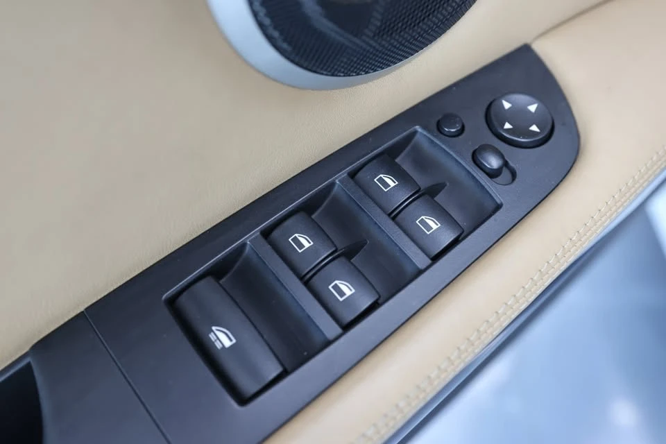 2011 BMW E93 M3 Convertible - Image 17 of 20