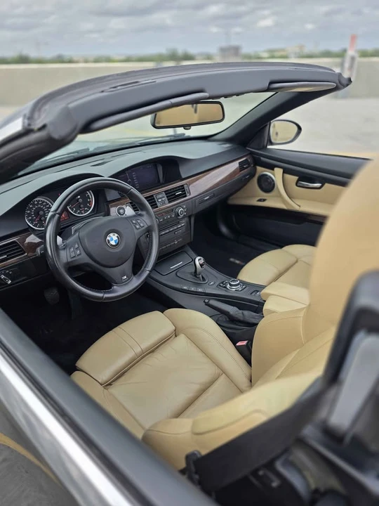 2011 BMW E93 M3 Convertible - Image 9 of 18