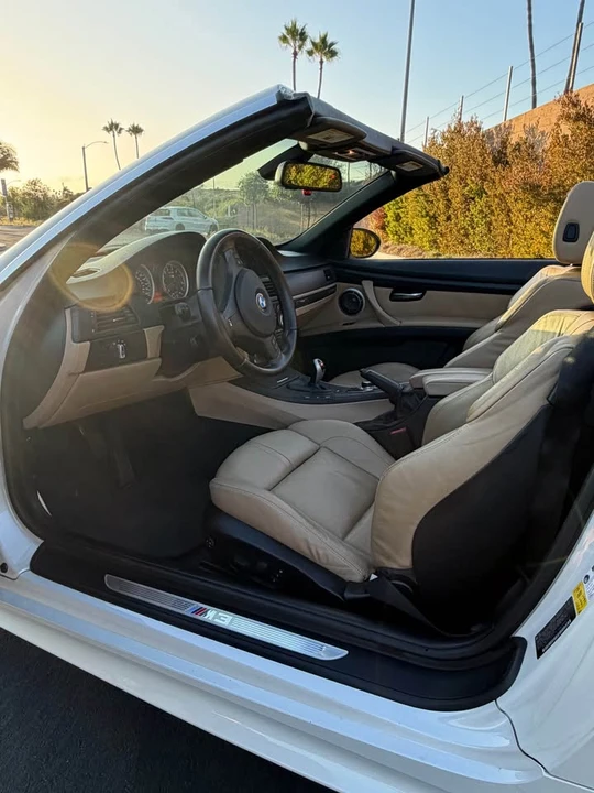 2011 BMW E93 M3 Convertible - Image 8 of 18