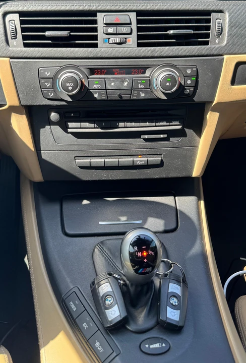 2011 BMW E93 M3 Convertible - Image 27 of 31