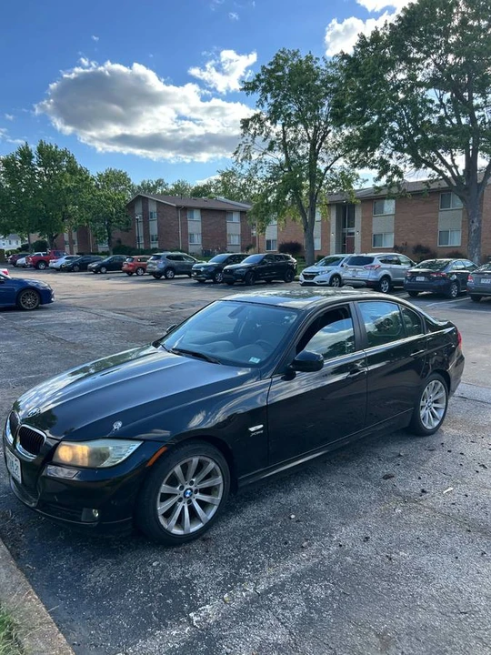 2011 BMW E90 3 Series Sedan - Image 5 of 11