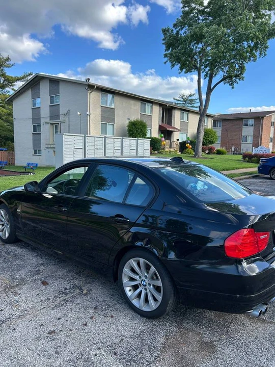 2011 BMW E90 3 Series Sedan - Image 4 of 11