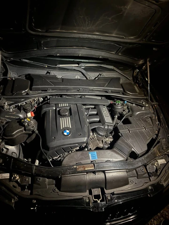 2011 BMW E90 3 Series Sedan - Image 3 of 7