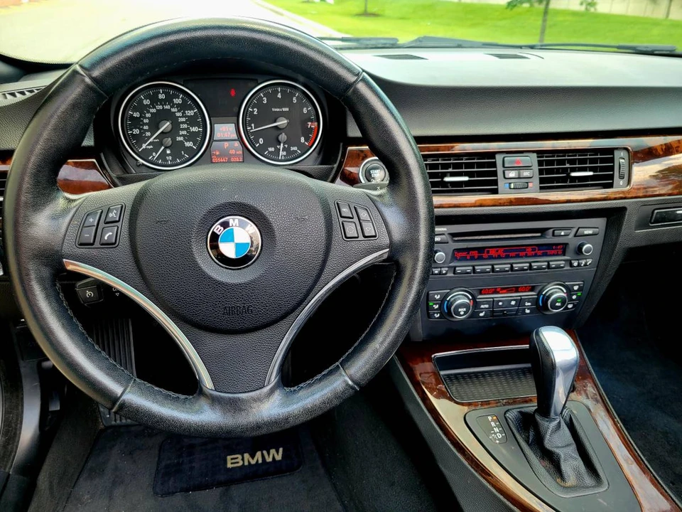 2011 BMW E93 3 Series Convertible - Image 14 of 19