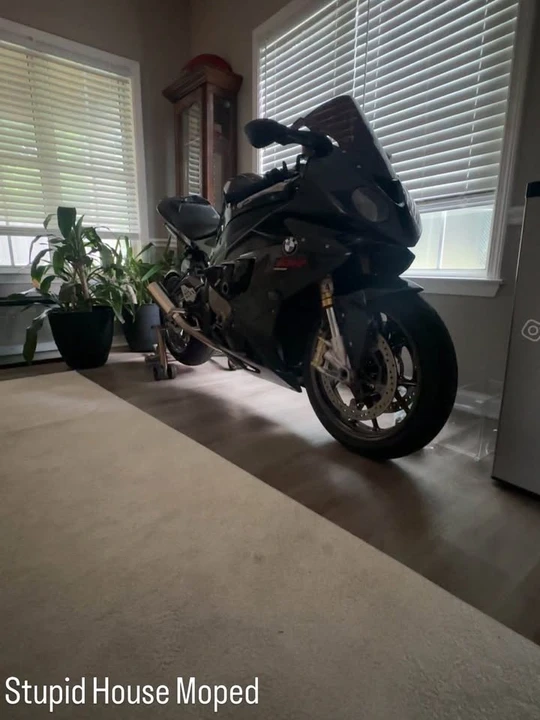2011 BMW S1000 - Image 4 of 4