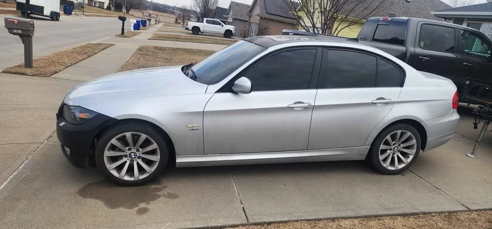 2011 BMW iX - Image 2 of 4