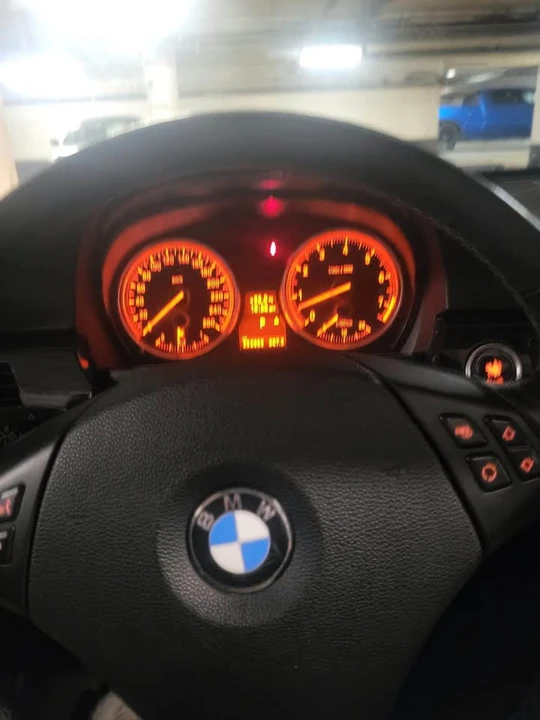 2011 BMW iX - Image 6 of 8