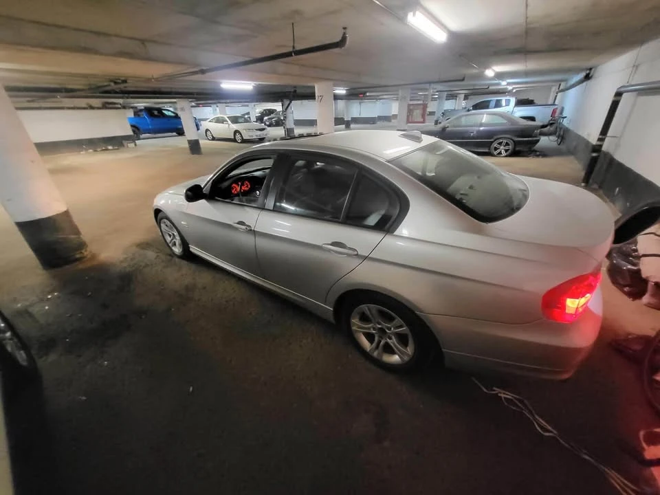 2011 BMW iX - Image 7 of 8
