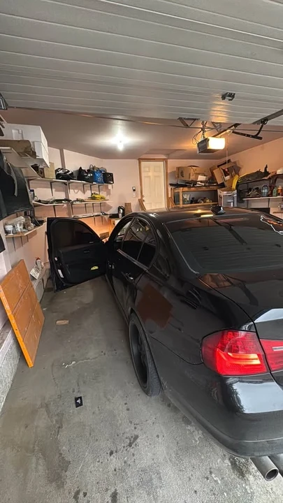 2011 BMW iX - Image 2 of 6