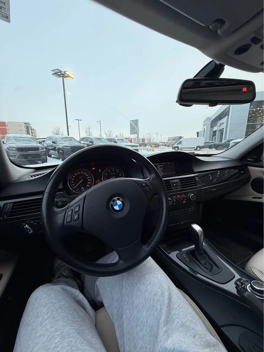 2011 BMW iX - Image 10 of 11