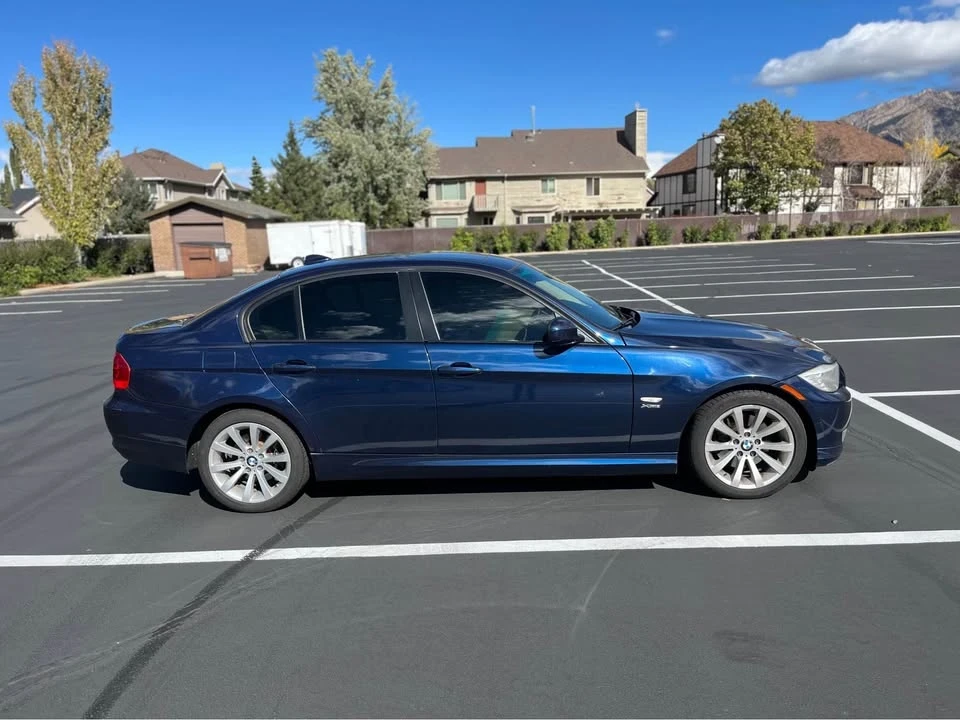 2011 BMW E90 3 Series Sedan - Image 4 of 8