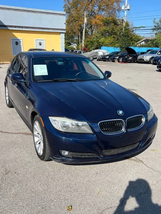 2011 BMW E90 3 Series Sedan - Image 2 of 4