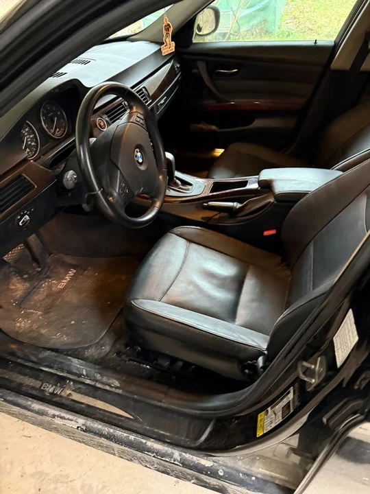 2011 BMW E90 3 Series Sedan - Image 3 of 3