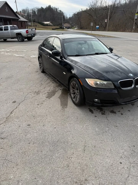 2011 BMW E90 3 Series Sedan - Image 2 of 3