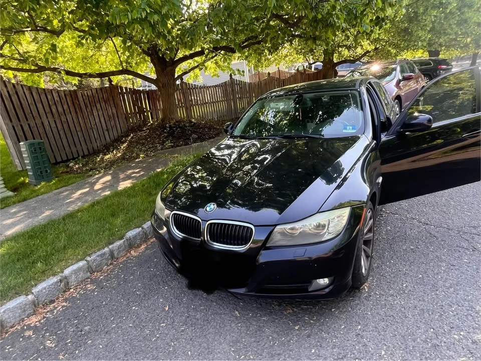 2011 BMW E90 3 Series Sedan - Image 4 of 5