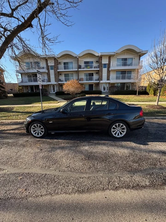 2011 BMW E90 3 Series Sedan - Image 3 of 9