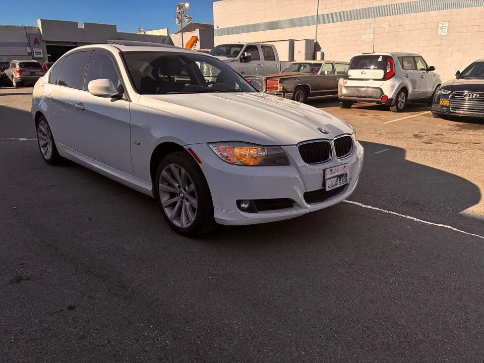 2011 BMW E90 3 Series Sedan - Image 4 of 7
