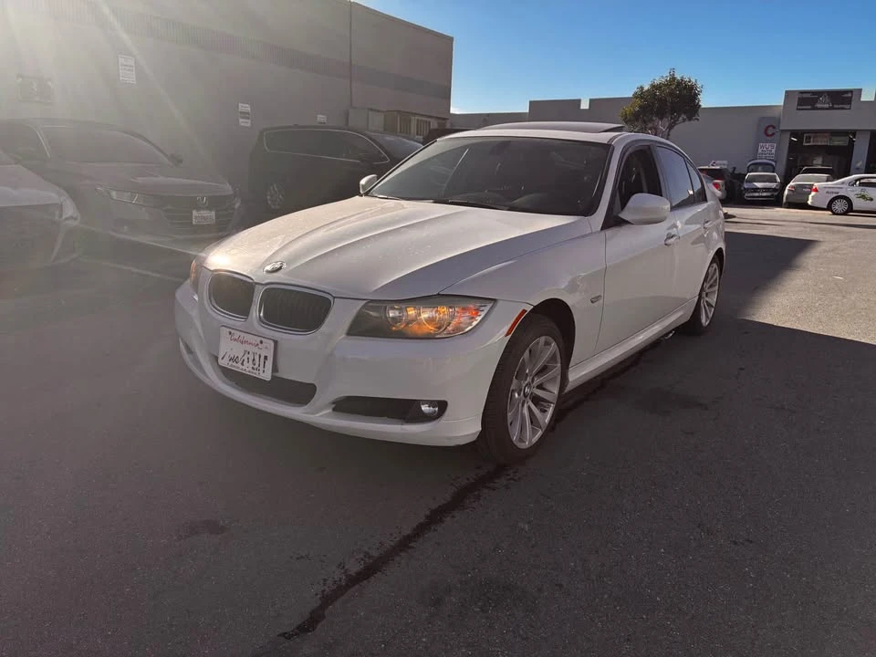 2011 BMW E90 3 Series Sedan - Image 3 of 7