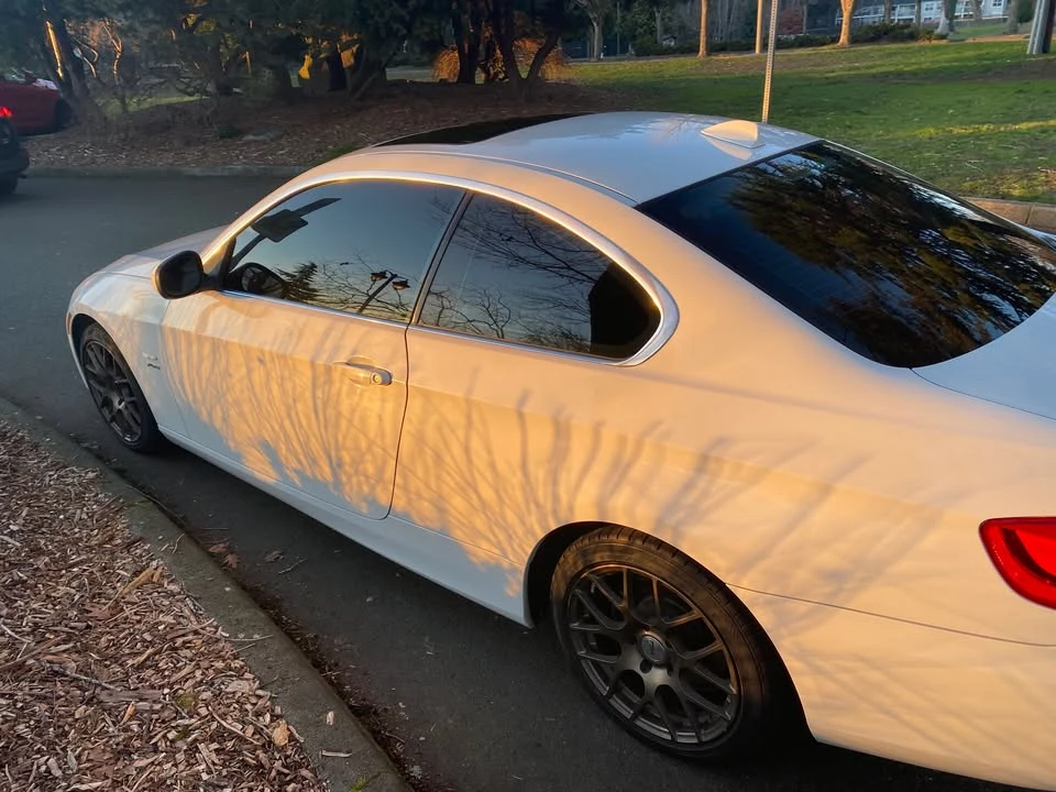2011 BMW E90 3 Series Sedan - Image 3 of 3