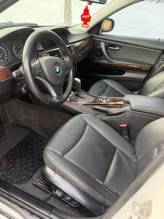 2011 BMW E90 3 Series Sedan - Image 7 of 9