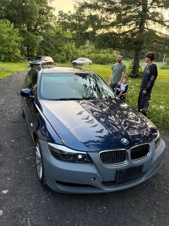 2011 BMW E90 3 Series Sedan - Image 3 of 7