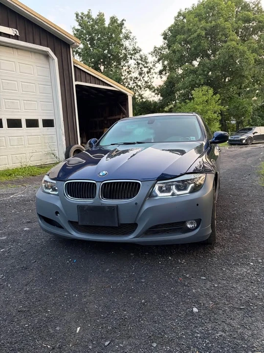 2011 BMW E90 3 Series Sedan - Image 2 of 7