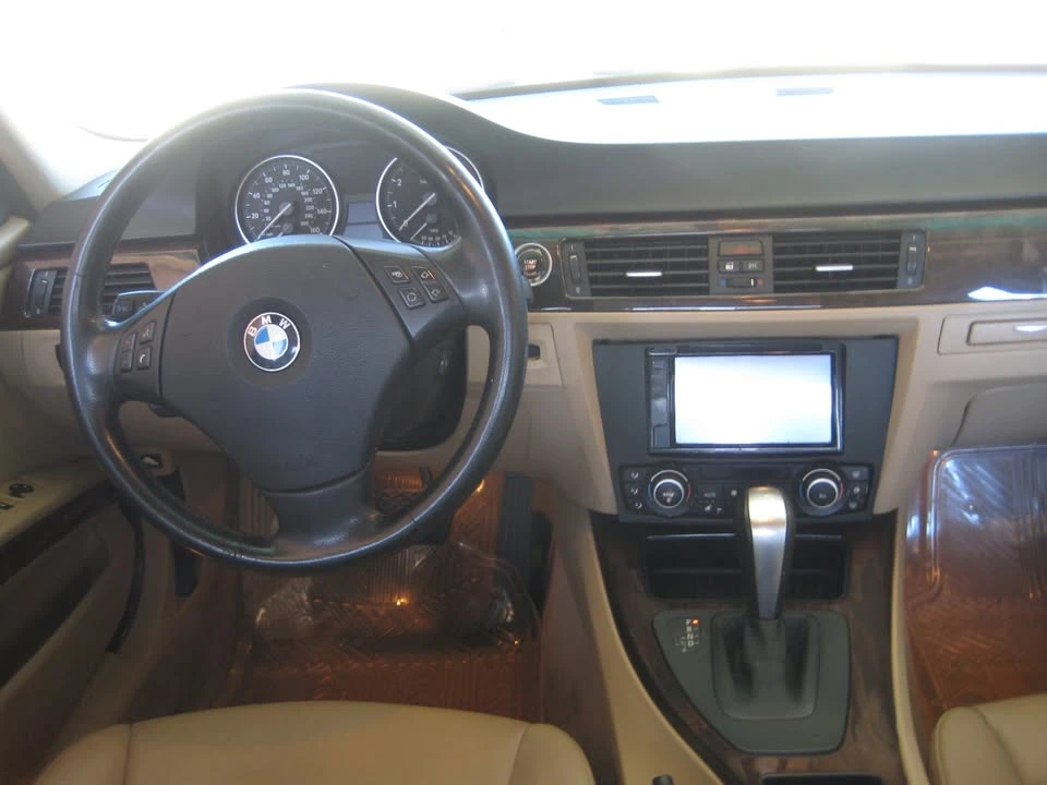 2011 BMW E90 3 Series Sedan - Image 7 of 15
