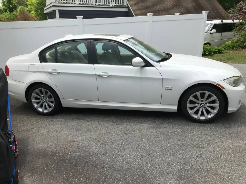 2011 BMW E90 3 Series Sedan - Image 2 of 8
