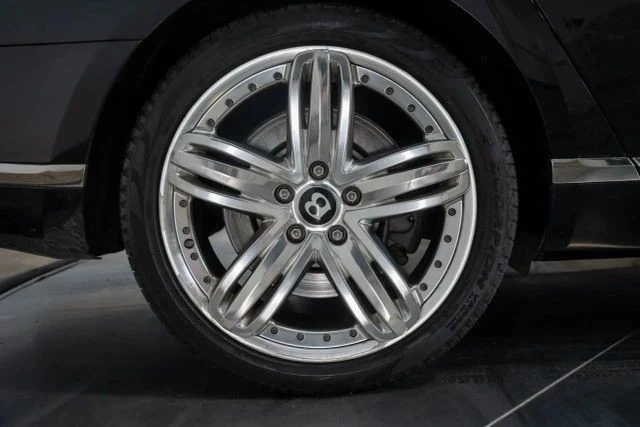 2011 Bentley - Image 27 of 31