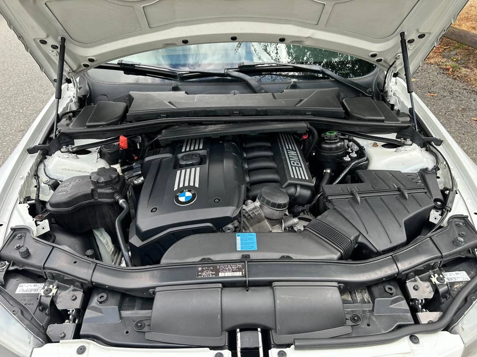 2011 BMW E90 3 Series Sedan - Image 11 of 12