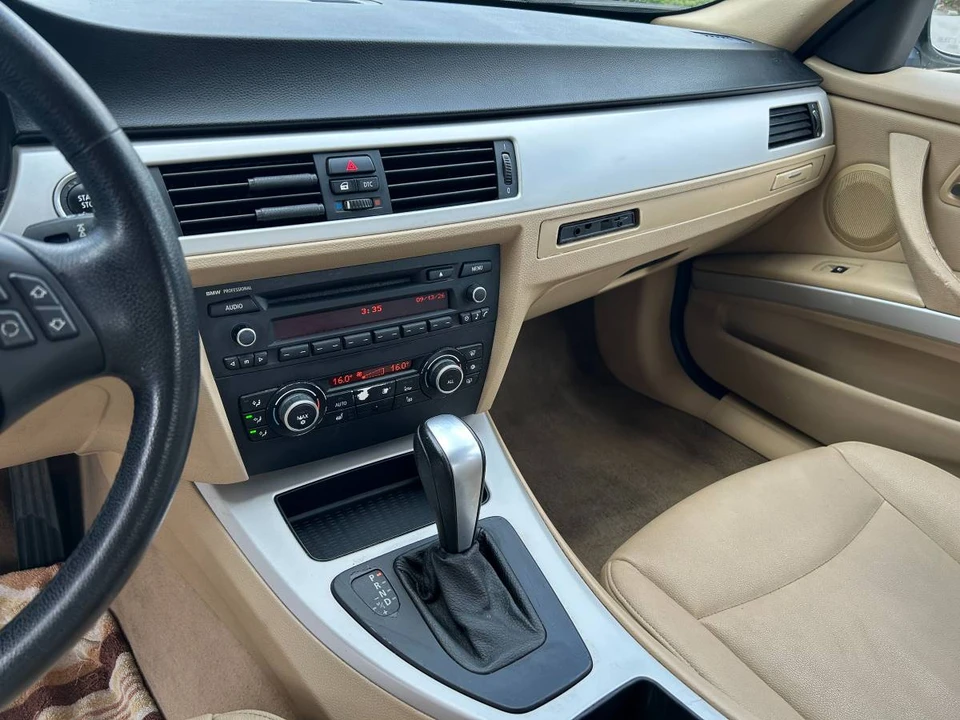 2011 BMW E90 3 Series Sedan - Image 10 of 12