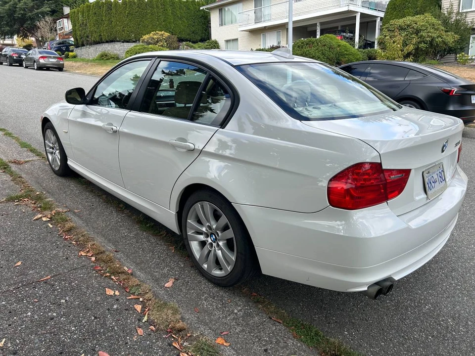 2011 BMW E90 3 Series Sedan - Image 7 of 12