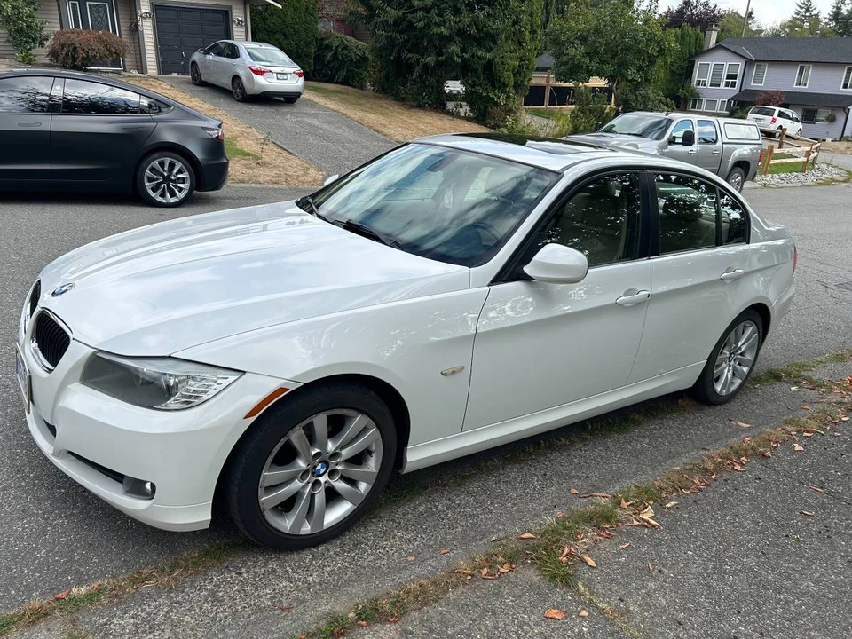 2011 BMW E90 3 Series Sedan - Image 5 of 12