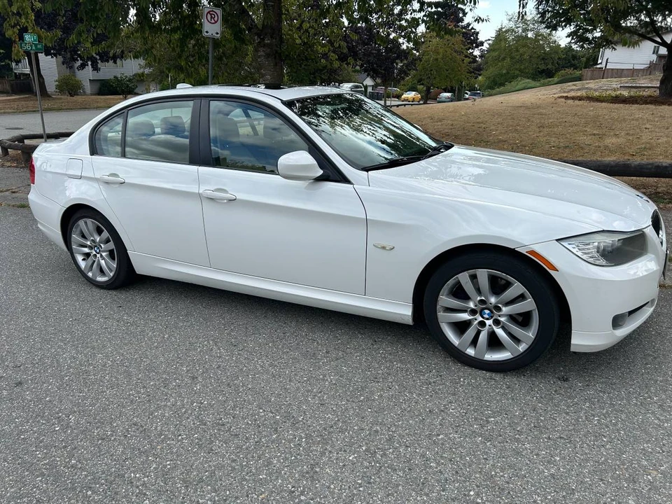 2011 BMW E90 3 Series Sedan - Image 4 of 12